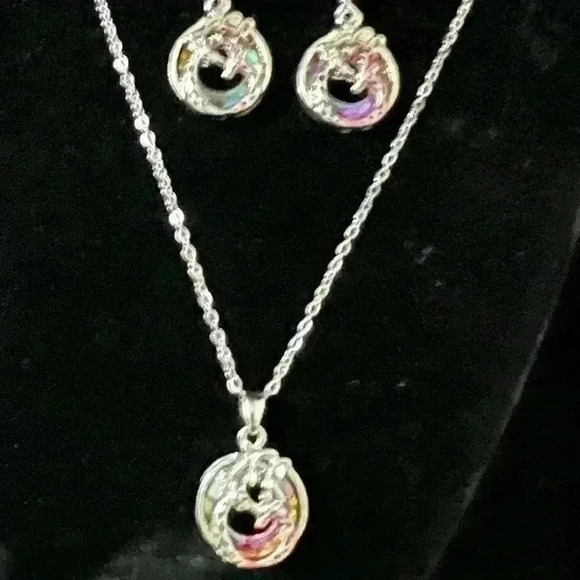 Giraffe Necklace and matching earrings - Picture 3 of 4